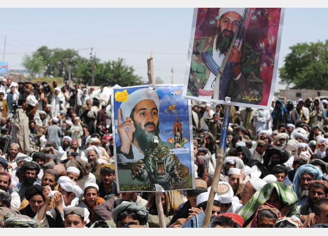 Pakistani protestors holding posters of Osama bin Laden