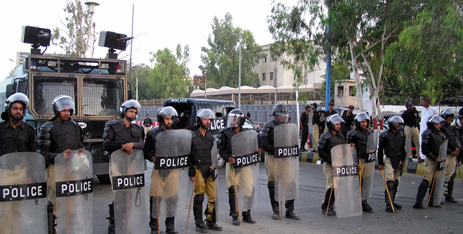 riot police Karachi